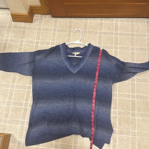 Terra & Sky Plus size Waffle Knit Blue Gradient V-Neck Sweater size 14 - Picture 6 of 7
